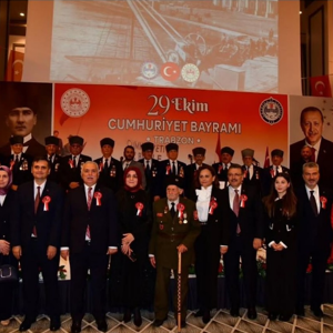 29 Ekim Cumhuriyet Bayramı’nın 102. yılı dolayısıyla düzenlenen Cumhuriyet Resepsiyonu, Trabzon Valiliği’nin organizasyonuyla Vali Aziz Yıldırım ve eşi Güllühan Yıldırım’ın ev sahipliğinde gerçekleştirildi. - fotoğraf 5