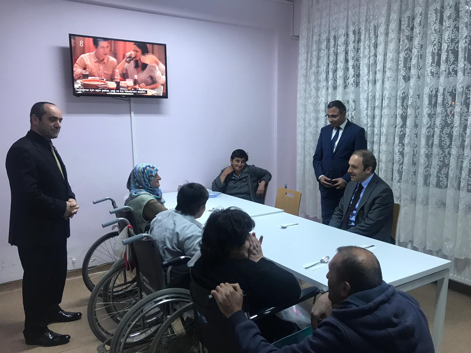 Sayın Valimiz Cüneyt EPCİM, Engelsiz Yaşam Merkezi Müdürlüğünü Ziyaret Etti