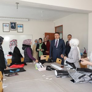 Valimiz Sayın Musa Işın ve İl Müdürümüz Sayın Ülkü Uslu Tavşanlı Aile Destek Merkezi’ni Ziyaret Etti - fotoğraf 1