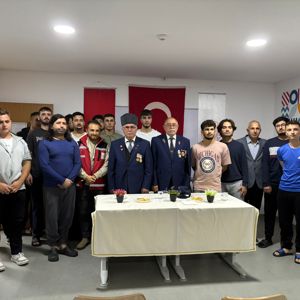 Vatan ve Kahramanlık Buluşmaları Etkinliği: Gazilerimiz Gençlerle Kahramanlık Hikâyelerini Paylaştı - fotoğraf 3