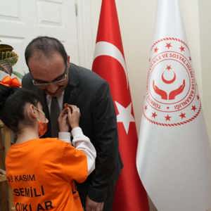 LÖSEV Temsilcileri ve Minik Kahramanlardan Anlamlı Ziyaret - fotoğraf 3