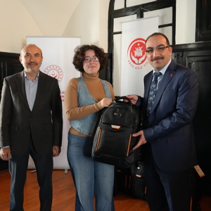 YKS ve LGS'de Başarılı Çocuklarımıza Okul Destek Setleri Takdim Edildi - fotoğraf 2