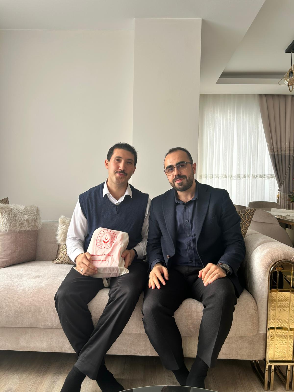 Evlenecek Gençlerin Desteklenmesi Projesi Kapsamında Destek Alan Çiftlerimizi Ziyaret Ederek Sayın Bakanımız Mahinur Özdemir Göktaş'ın Tebriklerini İletiyoruz