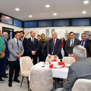 Trabzon Valisi Aziz Yıldırım, İl Müdürlüğümüze Bağlı Kuruluşumuz Yıldızlı Huzurevi Yaşlı Bakım Ve Rehabilitasyon Merkezini Ziyaret Etti. - fotoğraf 2