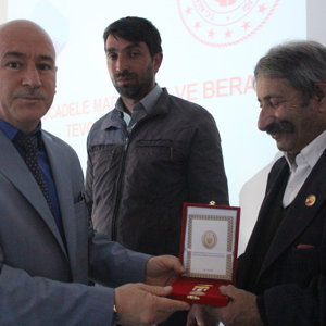 Kıbrıs Gazilerimiz İçin Milli Mücadele Madalyası ve Berat Tevcih Töreni Düzenlendi - fotoğraf 19