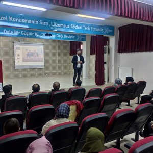 Selahaddin Eyyubi Anadolu Lisesi velilerine “Türkiye Bağımlılıkla Mücadele Eğitimleri” kapsamında “Teknoloji Bağımlılığı”eğitimi  - fotoğraf 2