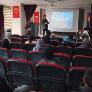 Vakıfbank Anadolu Lisesi velilerine “Madde Kullanım Riski ve Madde Bağımlılığından Korunma” eğitimi - fotoğraf 1