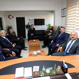 Valimiz Dr. Osman VAROL, göreve yeni başlayan İl Müdür Vekili Ahmet KIRLANGIÇ’a hayırlı olsun ziyaretinde bulundu. - fotoğraf 1