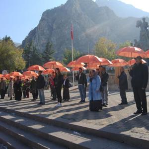 Şiddet Önleme Ve İzleme Merkezi Müdürlüğü Şemsiye Açarak Kadına Şiddete Hayır Dedi - fotoğraf 1