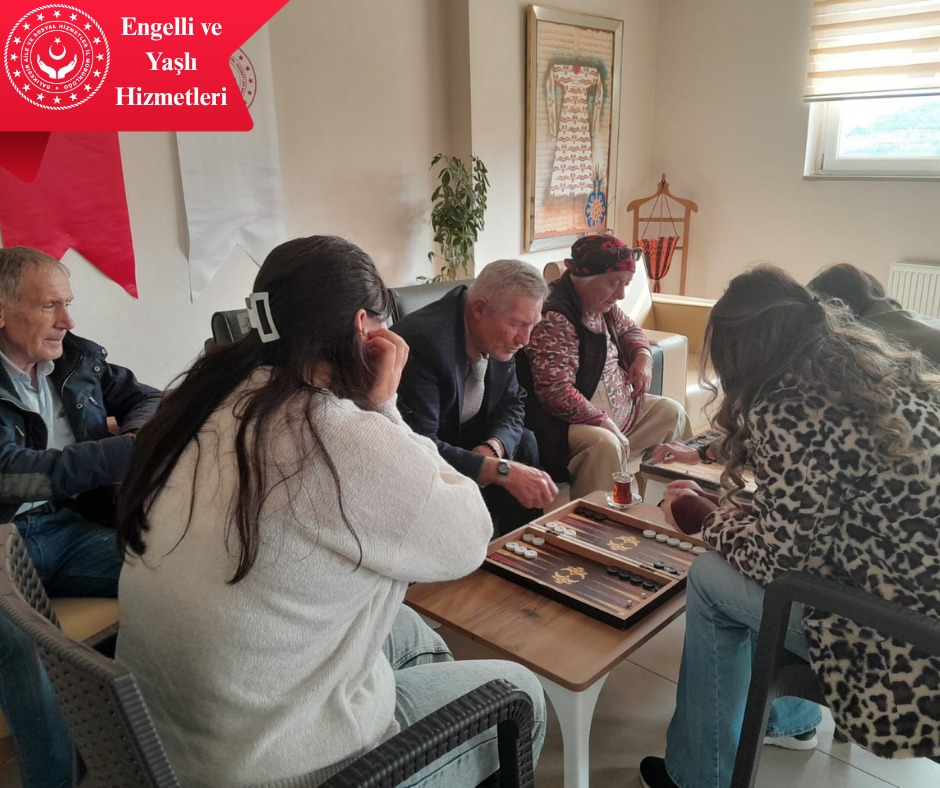 İvrindi Sağlık Hizmetleri MYO Öğrencileri, Huzurevi Sakinleriyle Bir Araya Geldi