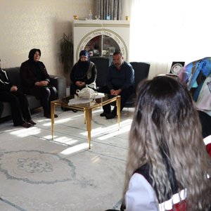Şehit Piyade Uzman Çavuş Adem Gezer’in Ailesine Ziyaret - fotoğraf 1
