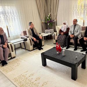 “Onlar, bu topraklara rengini veren kahramanlardır… Adları taşlara değil, yüreklere kazınmıştır.” - fotoğraf 1