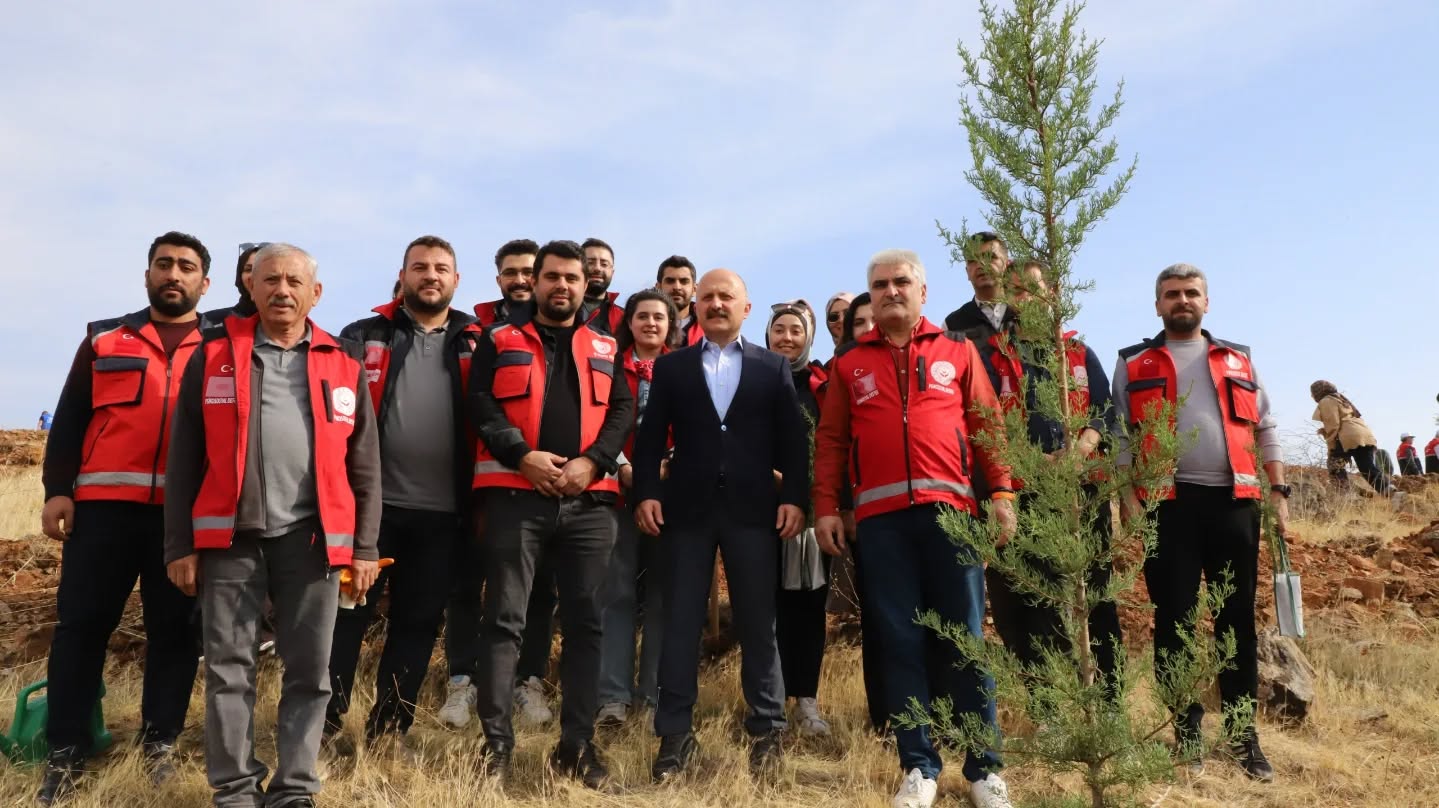 Ağaçkonak Köyü’nde Fidanlarımızı Toprakla Buluşturduk