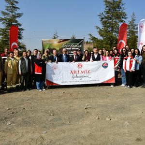 11 Kasım Milli Ağaçlandırma Günü kapsamında, “Ailecek Ağaç Dikme Etkinliği” gerçekleştirildi. - fotoğraf 2