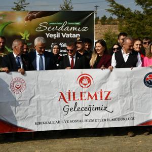 11 Kasım Milli Ağaçlandırma Günü kapsamında, “Ailecek Ağaç Dikme Etkinliği” gerçekleştirildi. - fotoğraf 1