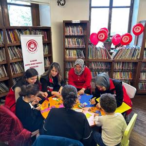 Alaşehir Sosyal Hizmet Merkezinden Dünya Çocuk Kitapları Haftasına Özel Kütüphane Ziyareti - fotoğraf 4