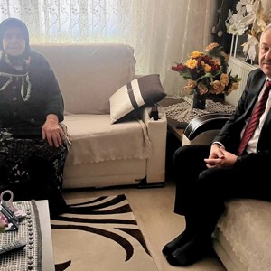 Aziz Şehidimiz Astsubay Yilmaz Arığ’ın Kıymetli Annesi Akile Teyzemize Ziyaret - fotoğraf 1