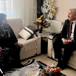 Aziz Şehidimiz Astsubay Yilmaz Arığ’ın Kıymetli Annesi Akile Teyzemize Ziyaret - fotoğraf 2