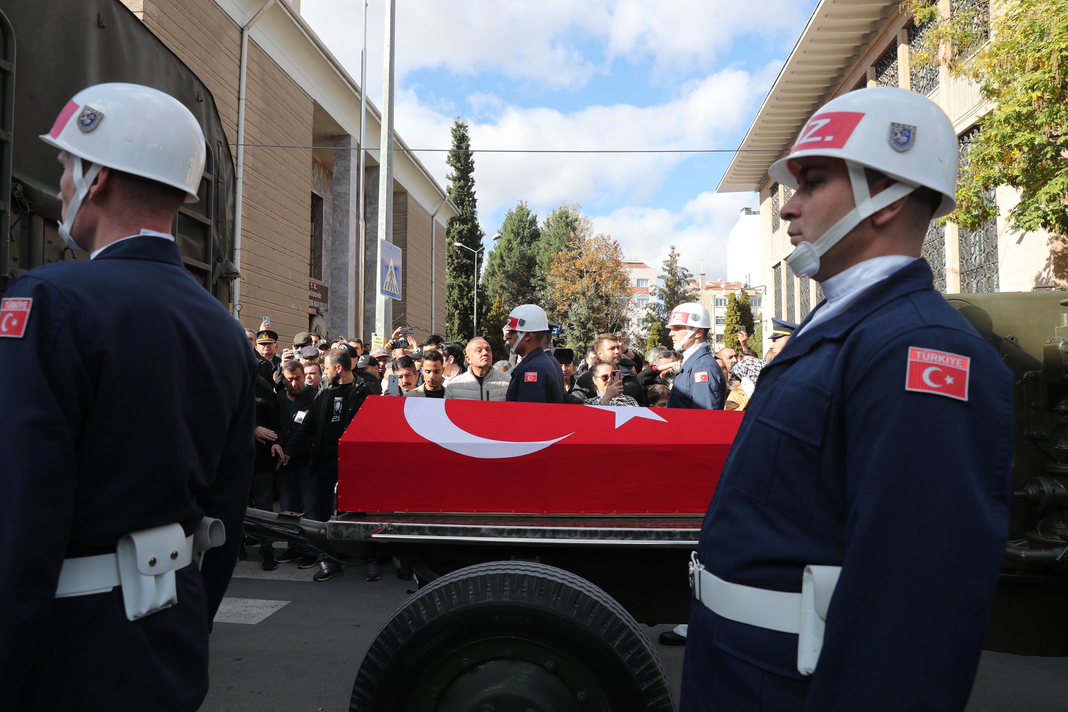 Bakanımız Sayın Mahinur Özdemir Göktaş, Şehidimiz Hava Uçak Bakım Üsteğmen Emre Mercan’ın Cenaze Törenine Katıldı - fotoğraf 4
