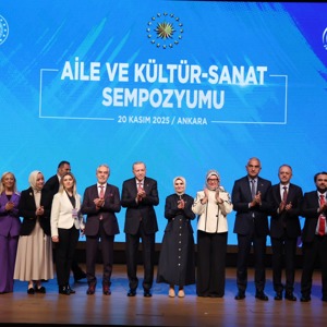 Cumhurbaşkanı Erdoğan ve Aile ve Sosyal Hizmetler Bakanımız Göktaş, “Aile ve Kültür-Sanat Sempozyumu“ kapanış oturumuna katıldı - fotoğraf 5