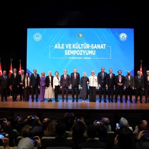 Cumhurbaşkanı Erdoğan ve Aile ve Sosyal Hizmetler Bakanımız Göktaş, “Aile ve Kültür-Sanat Sempozyumu“ kapanış oturumuna katıldı - fotoğraf 1