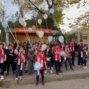 Çocuk Hakları Durağı’nda Mavi–Beyaz Balonlar Umutla Yükseldi   - fotoğraf 3
