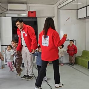 Yabancı Çocukların Uyumuna Destek: Mobil Çocuk Dostu Alan Tırı Emek Mahallesi'nde Kuruldu - fotoğraf 3