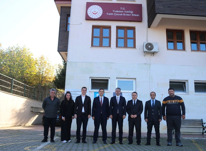 Bakan Yardımcımız Zafer Tarıkdaroğlu, İl Müdürlüğümüze bağlı kuruluşumuz Fatih Çocuk Evleri Sitesini Ziyaret Etti.