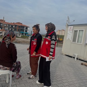 İl Müdürümüz Sayın Emine BÖÇKÜN, Geçici Konaklama Merkezinde Depremden Etkilenen Ailelerle Görüştü - fotoğraf 4