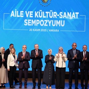 Cumhurbaşkanı Erdoğan ve Aile ve Sosyal Hizmetler Bakanımız Göktaş, “Aile ve Kültür-Sanat Sempozyumu“ kapanış oturumuna katıldı - fotoğraf 1