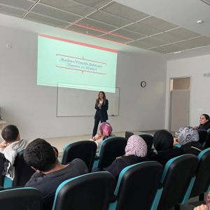 “Kameranın Arkasındaki Tehdit” Temalı Bir Seminer Düzenlendi - fotoğraf 2