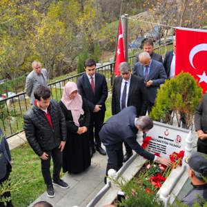 24 Kasım Öğretmenler Günü vesilesiyle Şehit Öğretmen Necmettin Yılmaz'ın kabri ziyaret edildi! - fotoğraf 8