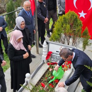 24 Kasım Öğretmenler Günü vesilesiyle Şehit Öğretmen Necmettin Yılmaz'ın kabri ziyaret edildi! - fotoğraf 9