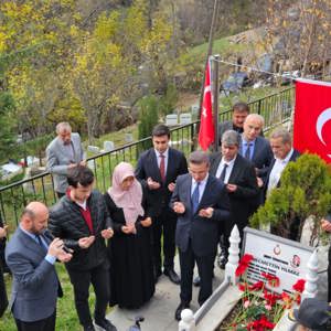 24 Kasım Öğretmenler Günü vesilesiyle Şehit Öğretmen Necmettin Yılmaz'ın kabri ziyaret edildi! - fotoğraf 6