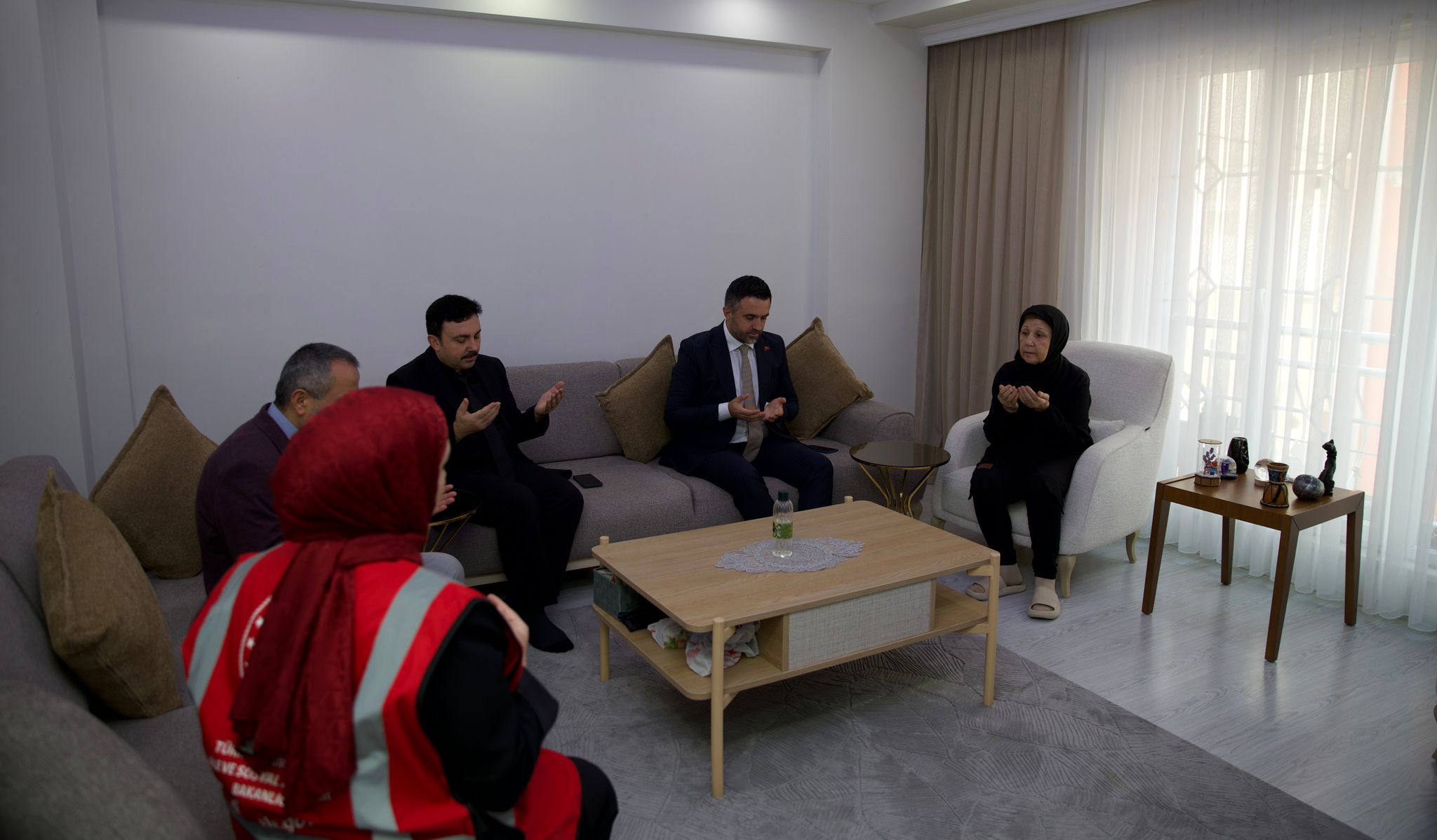 İl Müdürümüz Sn. Ömer TURAN, Şehit Öğretmen Fehmi KASANOĞLU’nun Kıymetli Ailesine Ziyaret Gerçekleştirdi