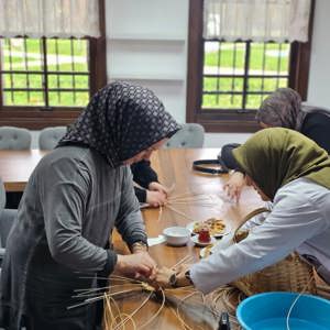 Şehit ve Gazi Yakınlarına Yönelik Sanat Etkinliklerimizde Sepetler Örülüyor - fotoğraf 2
