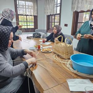 Şehit ve Gazi Yakınlarına Yönelik Sanat Etkinliklerimizde Sepetler Örülüyor - fotoğraf 4