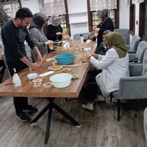 Şehit ve Gazi Yakınlarına Yönelik Sanat Etkinliklerimizde Sepetler Örülüyor - fotoğraf 6