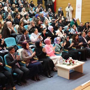 'Güçlü Kadınlar, Güçlü Yarınlar' Konferansı - fotoğraf 3