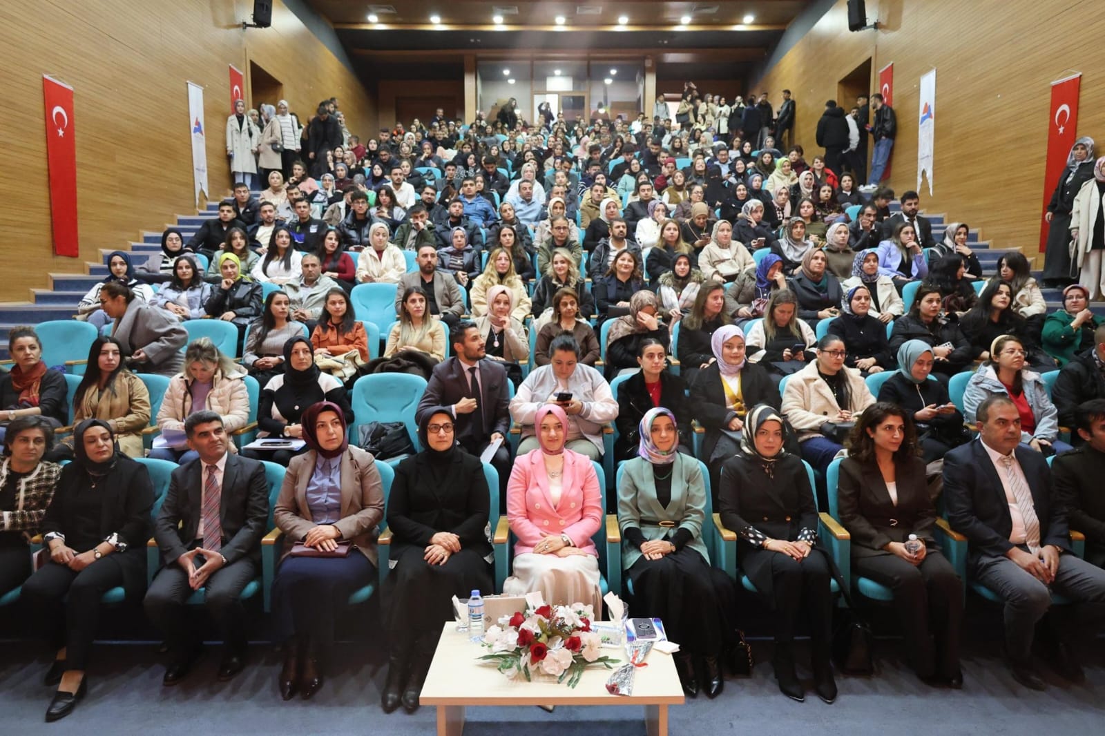 'Güçlü Kadınlar, Güçlü Yarınlar' Konferansı