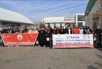 Bingöl Aile ve Sosyal Hizmetler İl Müdürlüğü, Gençlik ve Spor İl Müdürlüğü ve YEDAM iş birliğiyle 25 Kasım kapsamında farkındalık için bisiklet turu düzenlendi.