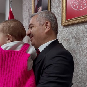 Bir çocuğa verilebilecek en güzel hediye AİLE’dir ve bazı AİLE’ler kan bağıyla değil, can bağıyla kurulur. 🤍 - fotoğraf 1