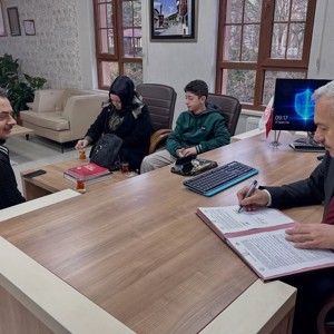 Bir çocuğa verilebilecek en güzel hediye AİLE’dir ve bazı AİLE’ler kan bağıyla değil, can bağıyla kurulur. 🤍 - fotoğraf 3