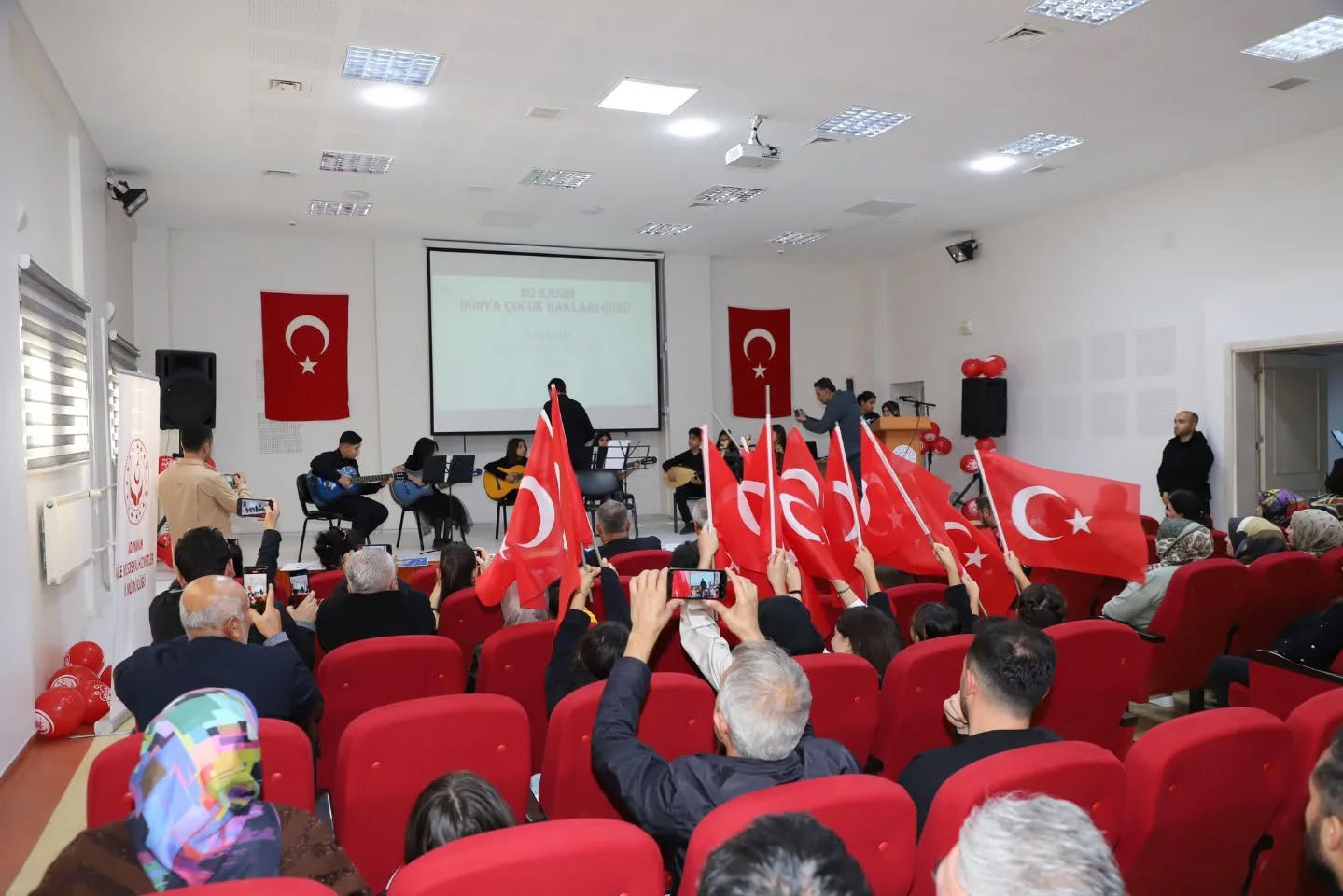 20 Kasım Dünya Çocuk Hakları Günü’nde Çocuklarımızın Konser Programını Gerçekleştirdik - fotoğraf 4