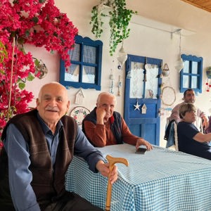 “Huzurevi Sakinlerimizle Keyifli Bir Öğle Yemeği ve Doğum Günü Kutlaması” - fotoğraf 4