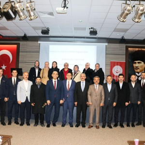 “Şiddetsiz Aile, Güçlü Toplum” Konulu Söyleşimiz, Talim Terbiye Kurulu Üyesi Ve Eğitimci-Yazar Dr. Mehmet Baki Öztürk’ün Katılımıyla Gerçekleştirildi. - fotoğraf 6