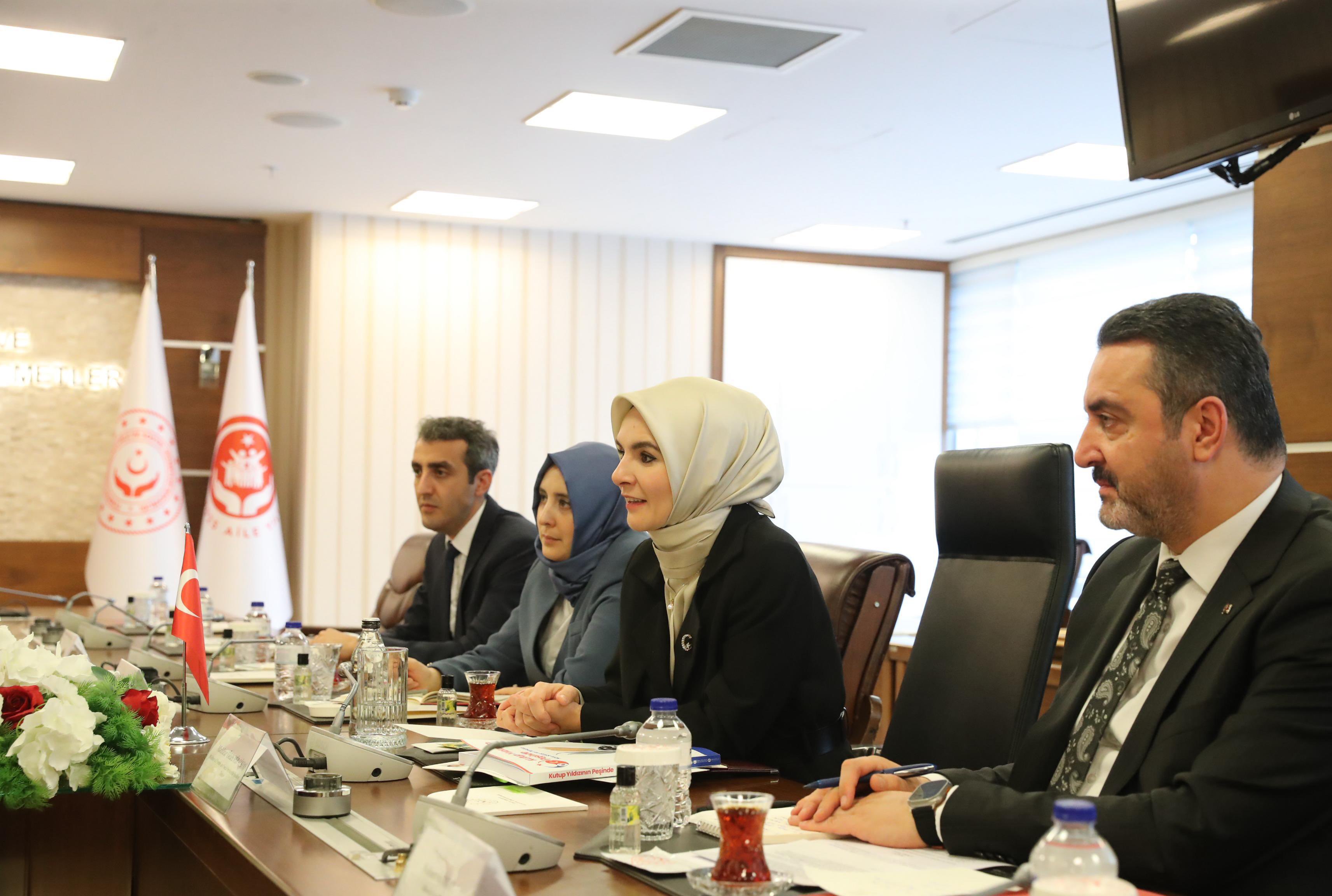 Bakanımız Sayın Mahinur Özdemir Göktaş, Güney Kore Vatanseverler ve Gazi İşleri Bakanı Sayın Kwon Oheul ile Görüştü