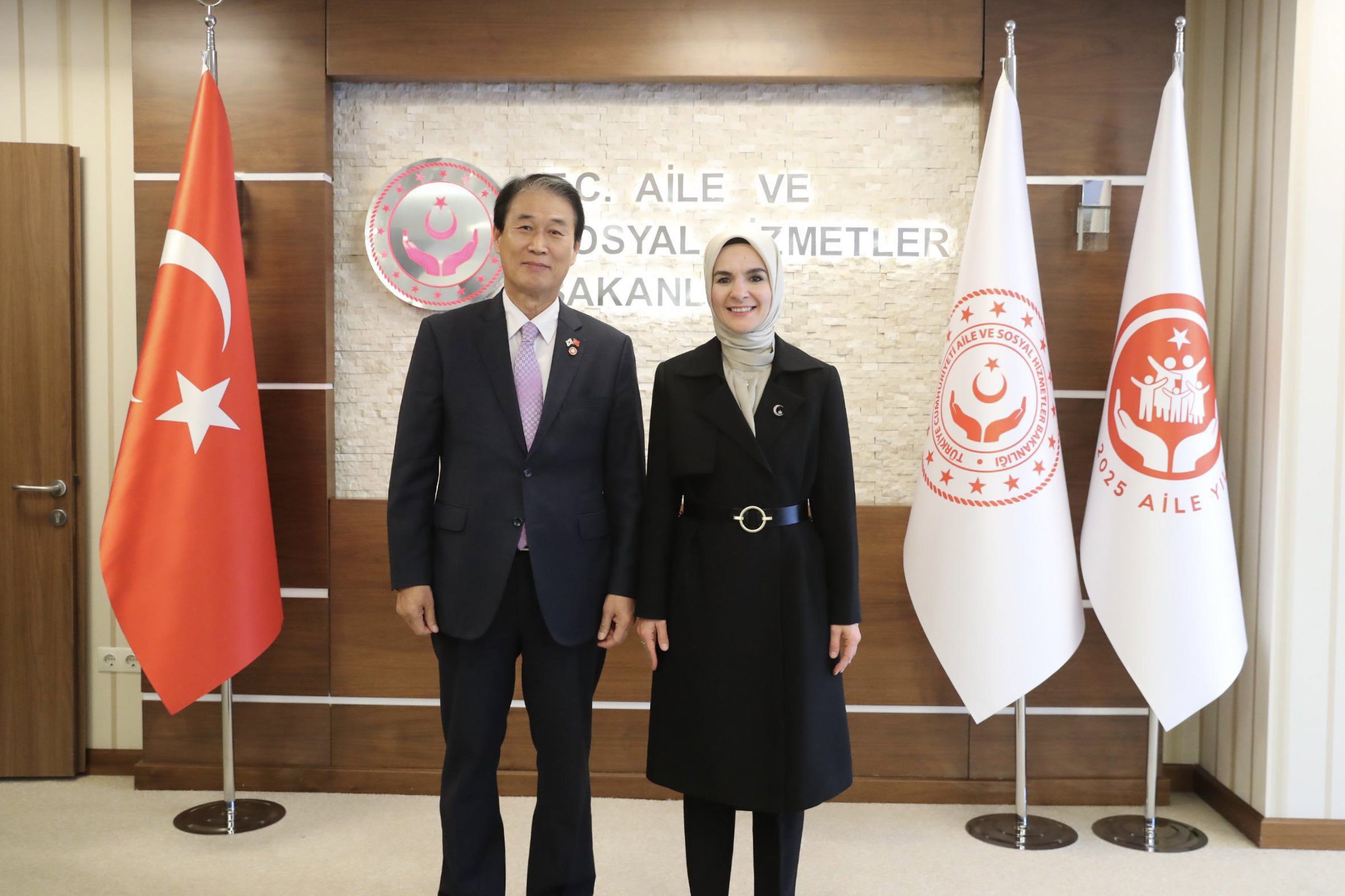 Bakanımız Sayın Mahinur Özdemir Göktaş, Güney Kore Vatanseverler ve Gazi İşleri Bakanı Sayın Kwon Oheul ile Görüştü - fotoğraf 3