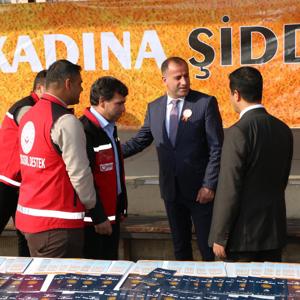 25 Kasım Kadına Yönelik Şiddetle Mücadele Gününde Hep Birlikte Sessiz Çığlık İçin Yürüyüşü 🧡✋🏻 - fotoğraf 12