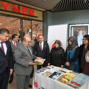 Vali İsmail USTAOĞLU ve İl Protokolümüzden 25 Kasım Kadına Yönelik Şiddetle Mücadele İçin Farkındalık Standına Ziyaret - fotoğraf 13